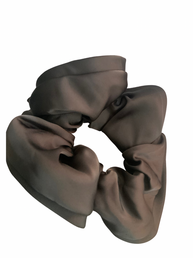 Oversized Dary Grey Satin Scrunchie Suprema Rose